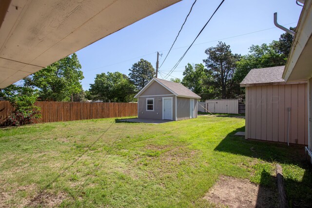 505 Alamo St, Claude, TX 79019 - view of yard with an outbuilding