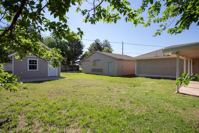 505 Alamo St, Claude, TX 79019 - view of yard with an outdoor structure
