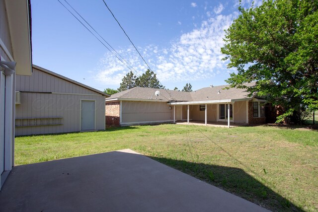 505 Alamo St, Claude, TX 79019 - view of grassy yard with a patio area