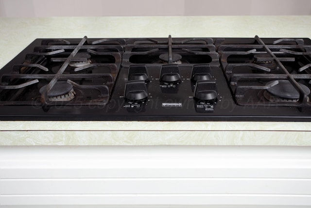 505 Alamo St, Claude, TX 79019 - kitchen view of black stovetop