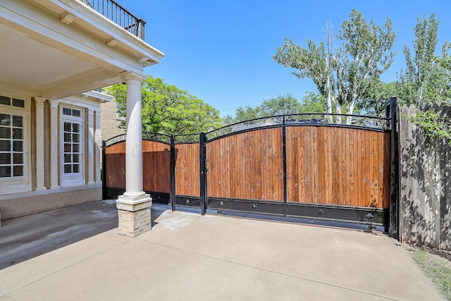 2101 S Harrison St, Amarillo, TX 79109 - view of gate
