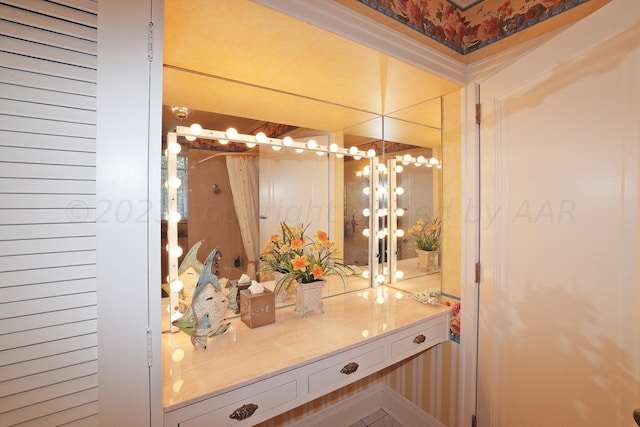 2101 S Harrison St, Amarillo, TX 79109 - bathroom featuring vanity