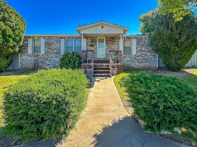 311 Jennie Ln, Borger, TX 79007 - view of front facade featuring a porch and stone siding