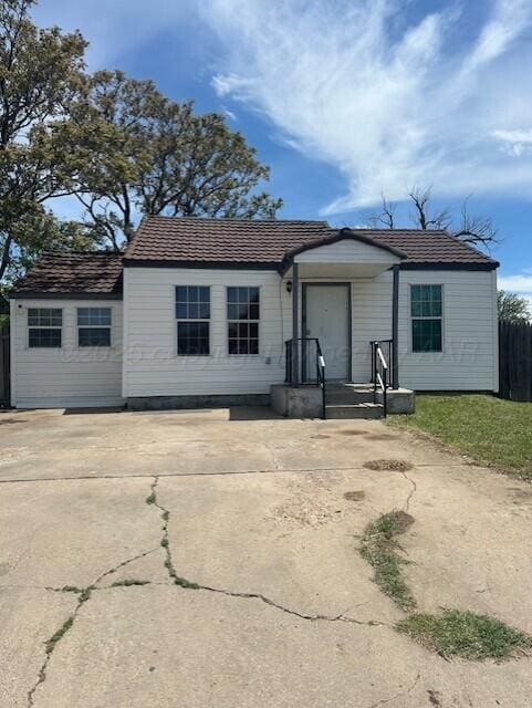 view of front of house with fence