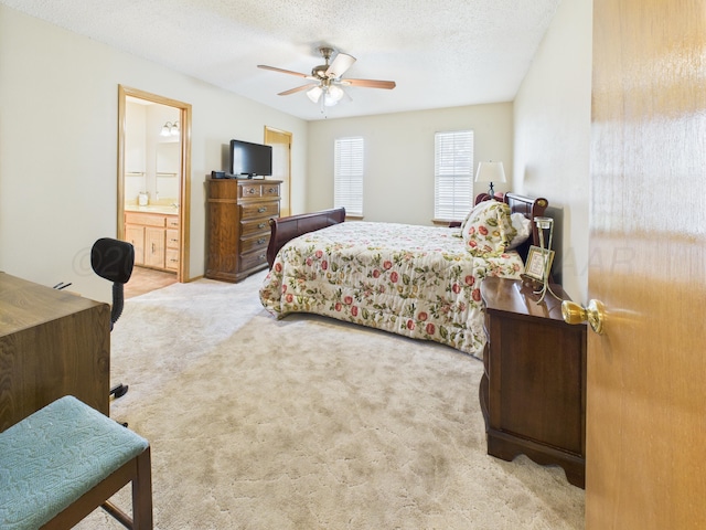 1620 N Nelson St, Pampa, TX 79065 - carpeted bedroom featuring ensuite bath, a textured ceiling, and ceiling fan