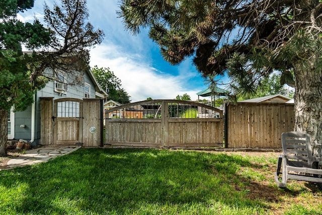 1203 Lee St, Borger, TX 79007 - view of yard featuring a gate