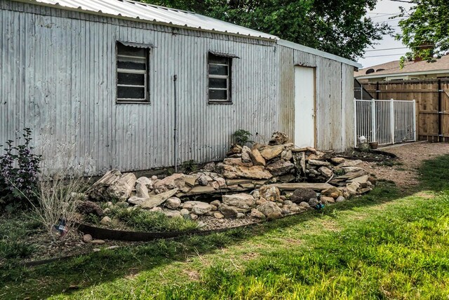 1203 Lee St, Borger, TX 79007 - view of outdoor structure with fence