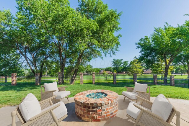 3 Country Club Dr, Amarillo, TX 79124 - fenced backyard featuring an outdoor fire pit and a patio