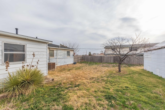 925 W Colorado Ave, Amarillo, TX 79108 - view of yard with central AC unit