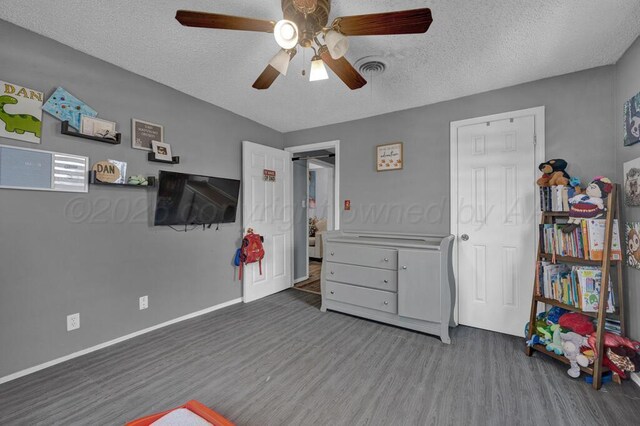 4215 S Tyler St, Amarillo, TX 79110 - recreation room featuring wood finished floors, a ceiling fan, and a textured ceiling