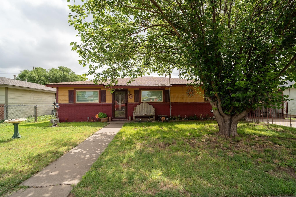 814 Brevard St, Hereford, TX 79045 - photo 1