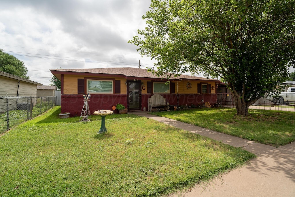 814 Brevard St, Hereford, TX 79045 - photo 2