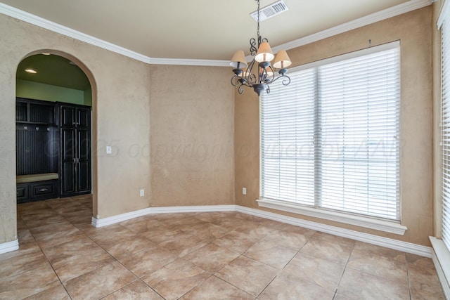 spare room featuring crown molding, an inviting chandelier, arched walkways, baseboards, and visible vents