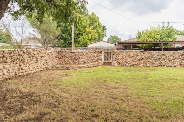 508 S Austin St, Shamrock, TX 79079 - view of yard with a gate