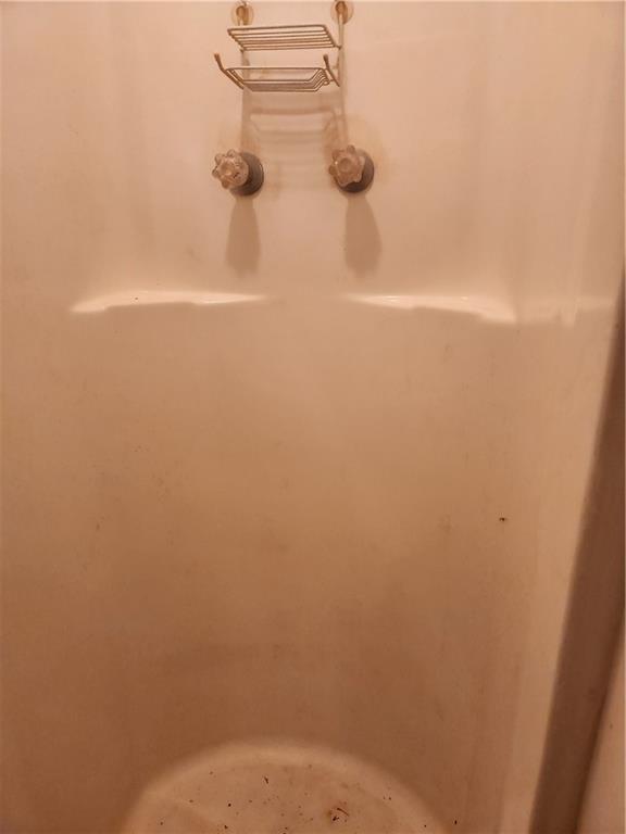 180 Carstens St, Mobile, AL 36617 - bathroom view