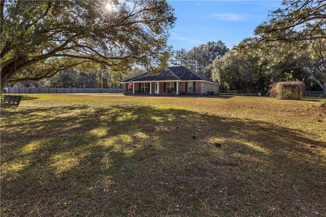 view of front of home featuring a front lawn