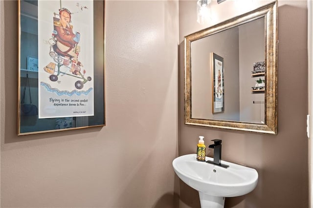 8814 Dawes Lake Rd N, Mobile, AL 36619 - bathroom with a sink