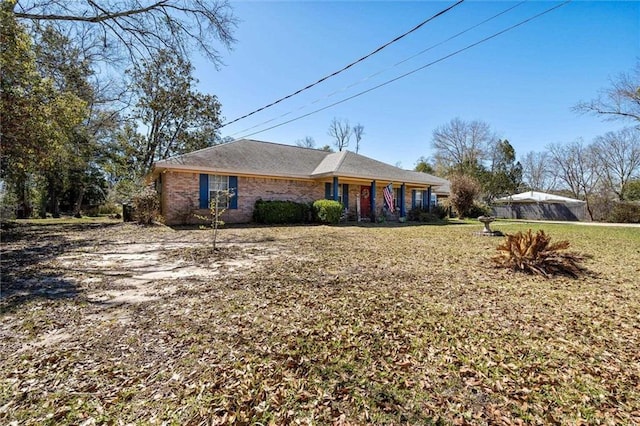 ranch-style home with a front lawn and brick siding