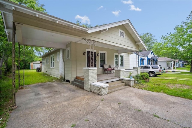 603 Glenwood St, Mobile, AL 36606 - view of front of house featuring a porch, a front yard, and an attached carport