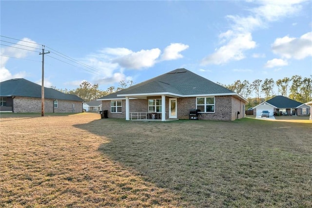 back of house featuring a lawn