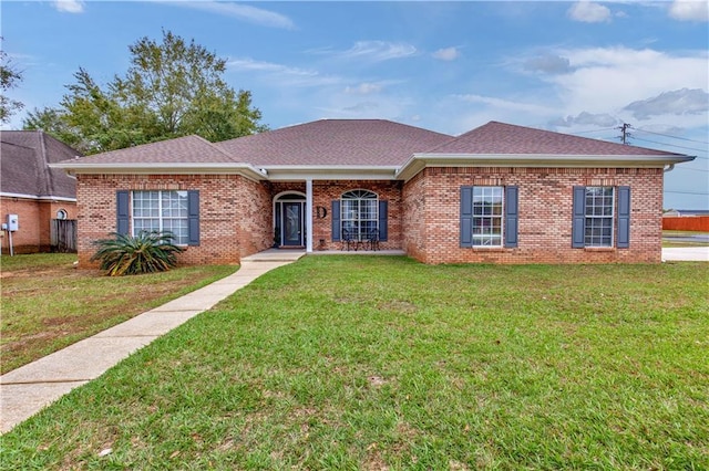 ranch-style home featuring a front lawn