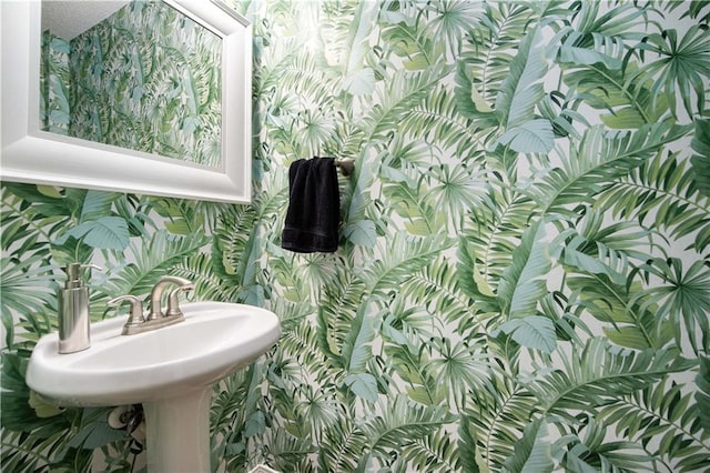 bathroom featuring wallpapered walls