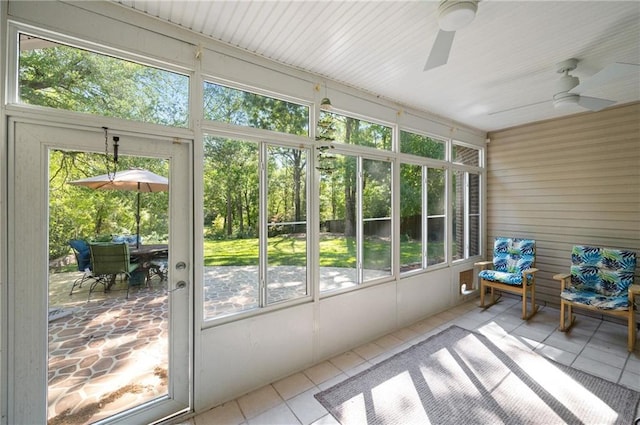 sunroom featuring ceiling fan