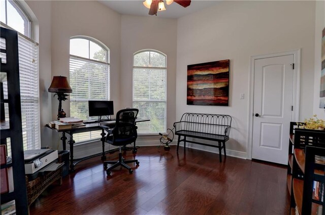 office area with dark wood-type flooring and ceiling fan