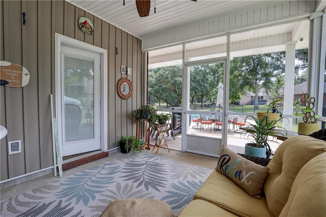 sunroom featuring ceiling fan