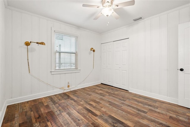 spare room featuring ceiling fan, wood-type flooring, and ornamental molding