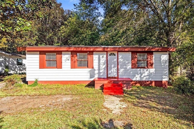 4054 Pringle Dr, Mobile, AL 36618 - single story home featuring a front lawn