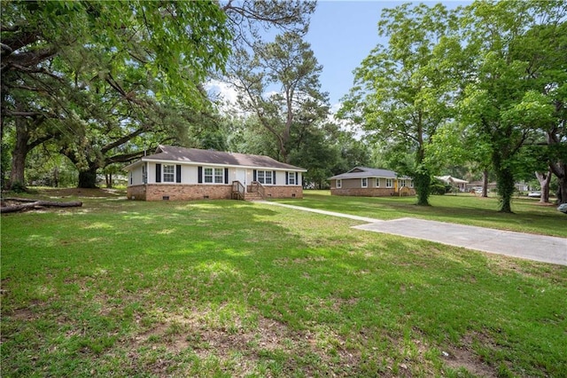 5015 Santos Dr W, Mobile, AL 36619 - ranch-style house with crawl space and a front lawn