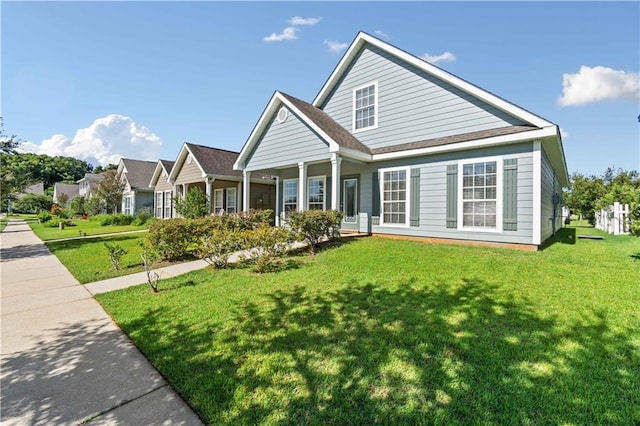 view of front of house featuring a front lawn