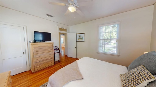 167 Glenwood St, Mobile, AL 36606 - bedroom featuring light wood-style flooring and a ceiling fan