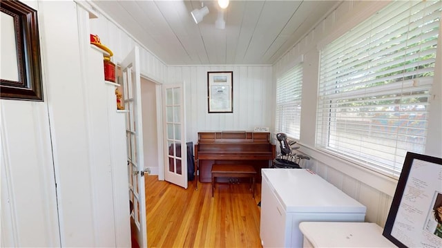 167 Glenwood St, Mobile, AL 36606 - living area featuring light wood finished floors