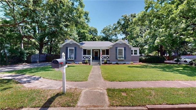 167 Glenwood St, Mobile, AL 36606 - view of front facade with a porch