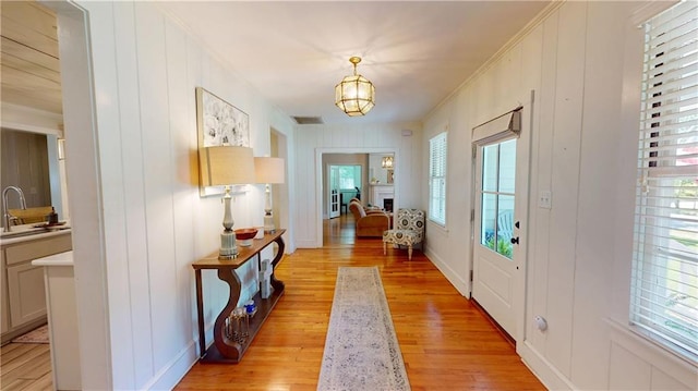 167 Glenwood St, Mobile, AL 36606 - foyer featuring light wood-style flooring, a chandelier, and crown molding