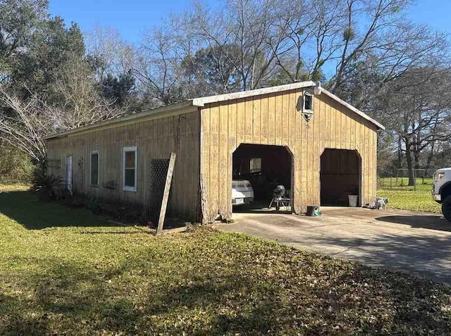 view of detached garage