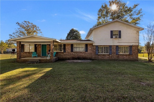 view of front facade with a front lawn and covered porch