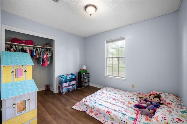 18141 Pennsylvania St, Robertsdale, AL 36567 - bedroom featuring a closet, baseboards, wood finished floors, and a textured ceiling