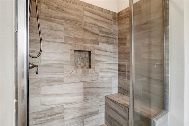 bathroom featuring tiled shower