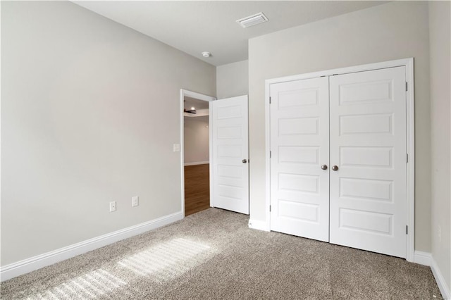 unfurnished bedroom with carpet flooring and a closet