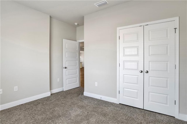 unfurnished bedroom featuring carpet flooring and a closet