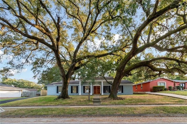 ranch-style home with a front lawn