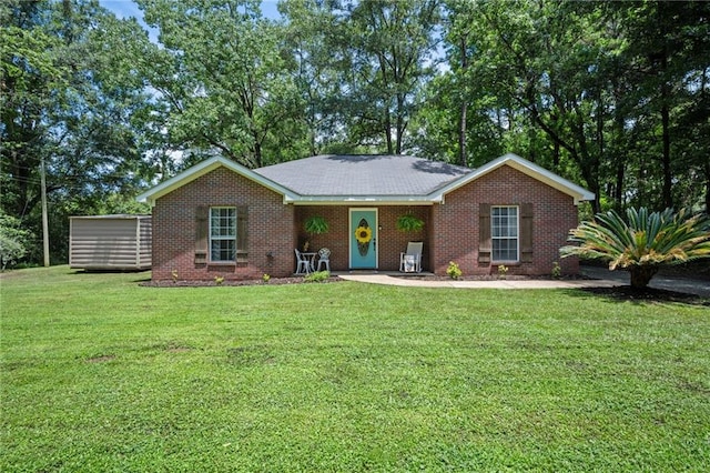 336 Avondale Ct, Satsuma, AL 36572 - ranch-style house with a front lawn and brick siding