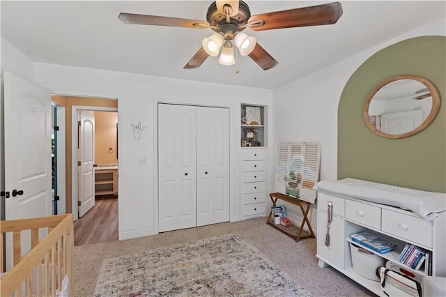bedroom featuring ceiling fan and a closet