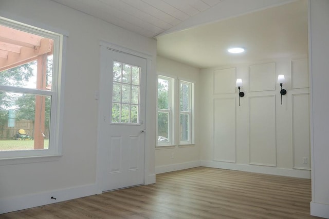 871 Hale Rd, Mobile, AL 36608 - foyer featuring wood finished floors, vaulted ceiling, and baseboards