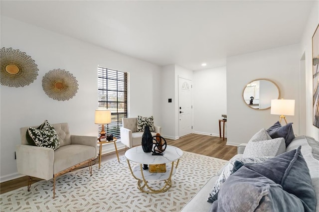 living area featuring light wood-type flooring, baseboards, and recessed lighting