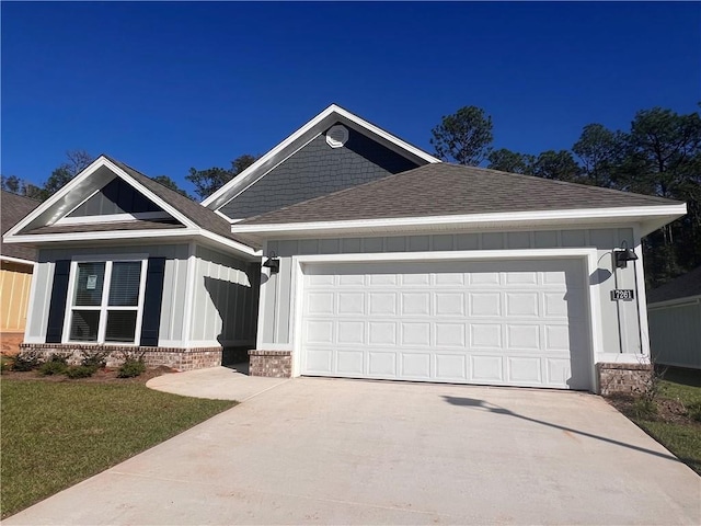 view of front of house with a front lawn and a garage