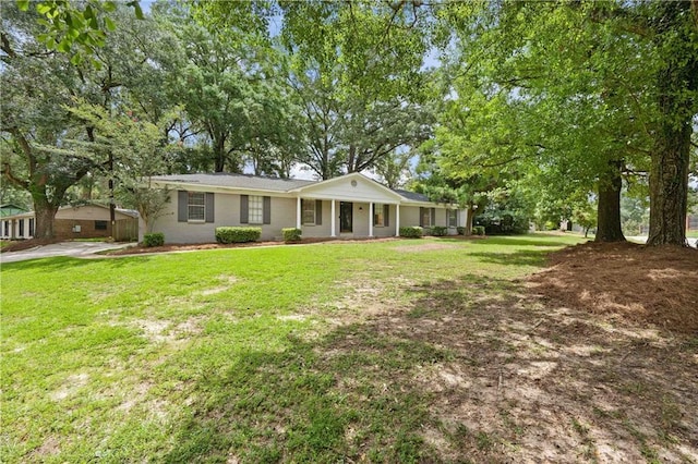 ranch-style home featuring a front yard